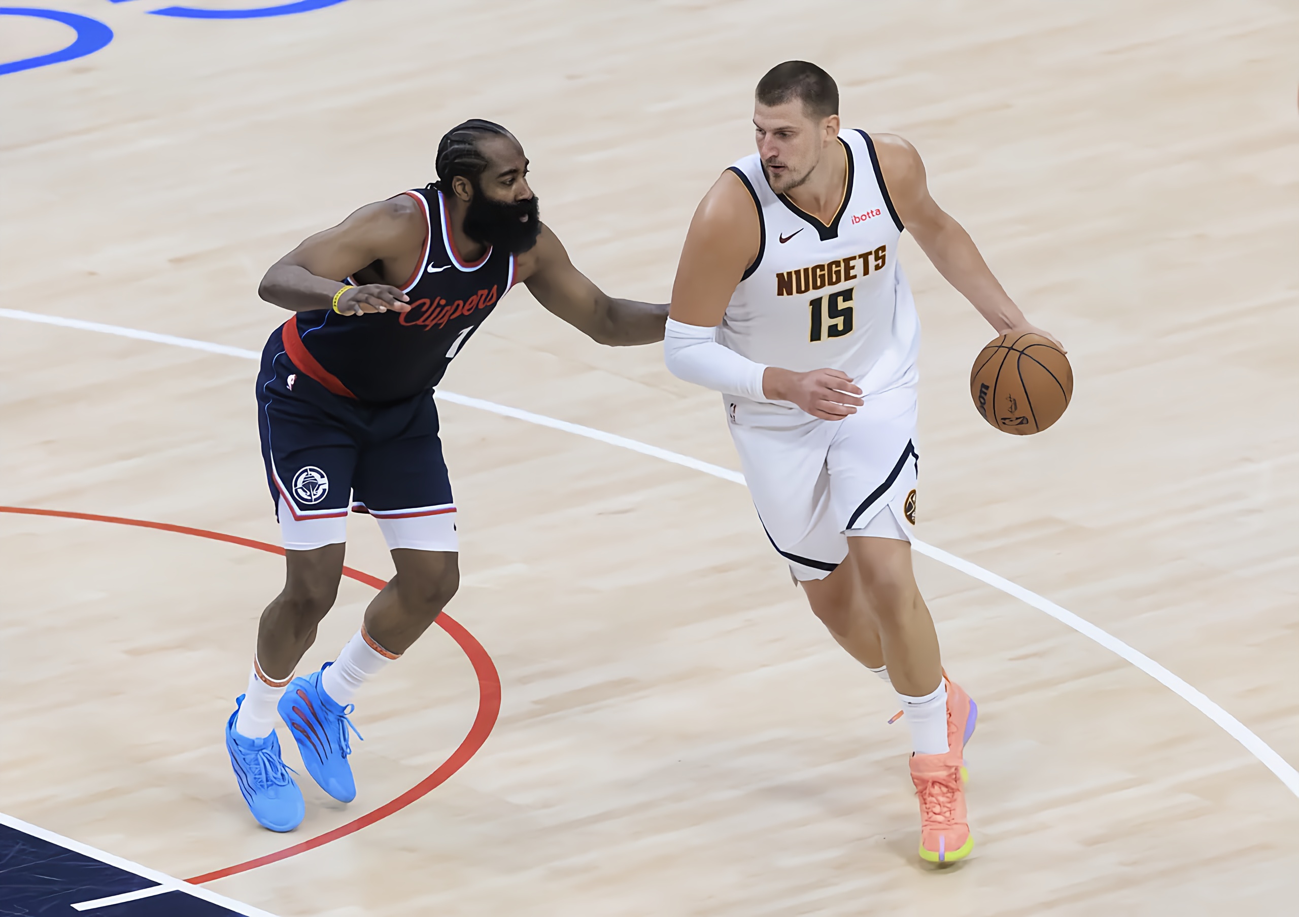 开云官方网站-洛杉矶快船今夜临场应变；志在NBA季后赛名次提升；压力陡增；轮换策略成焦点的简单介绍